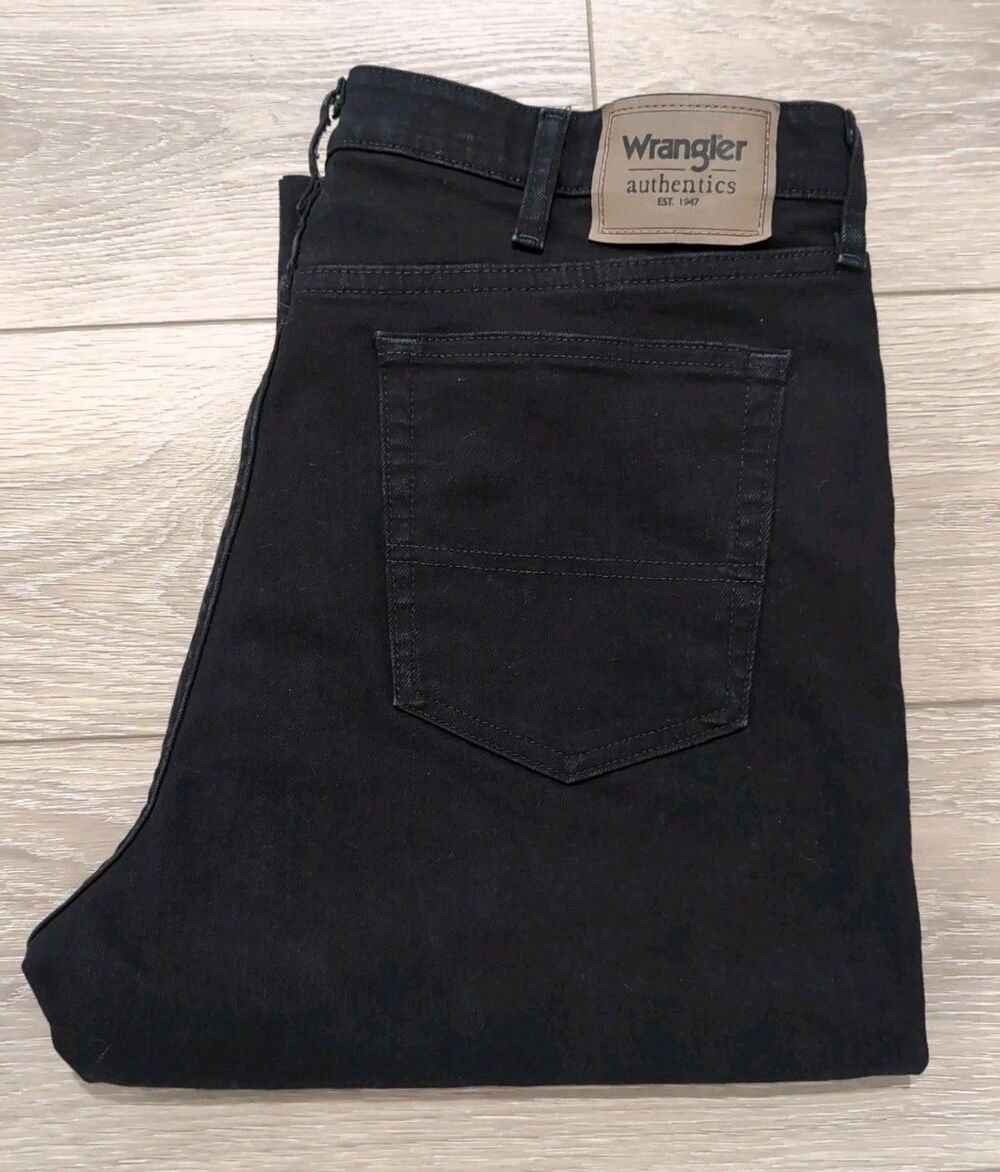 WRANGLER AUTHENTIC BLACK DENIM STRAIGHT STRETCH JEANS COWBOY SIZE 36X32 EUC